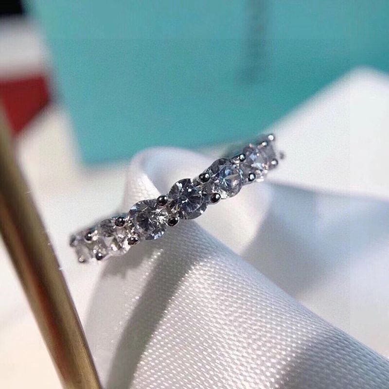 Tiffany Soleste Full Eternity 18K Gold Ring product image 4, provided for visual reference and product detail review