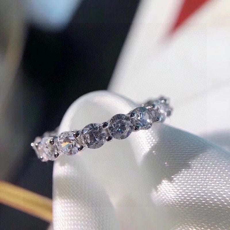 Tiffany Soleste Full Eternity 18K Gold Ring product image 5, provided for visual reference and product detail review