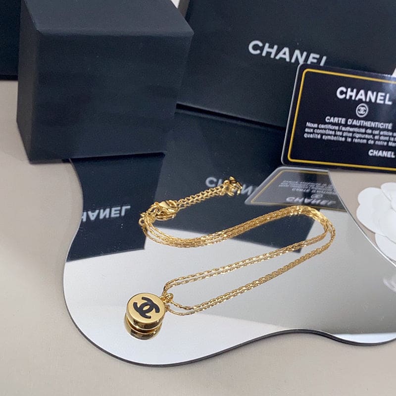 Chanel Pendant 18K Gold Necklace product image 8, provided for visual reference and product detail review