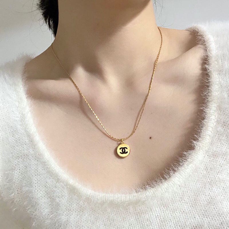Chanel Pendant 18K Gold Necklace product image 3, provided for visual reference and product detail review