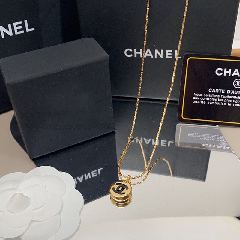 Chanel Pendant 18K Gold Necklace product image 5, provided for visual reference and product detail review