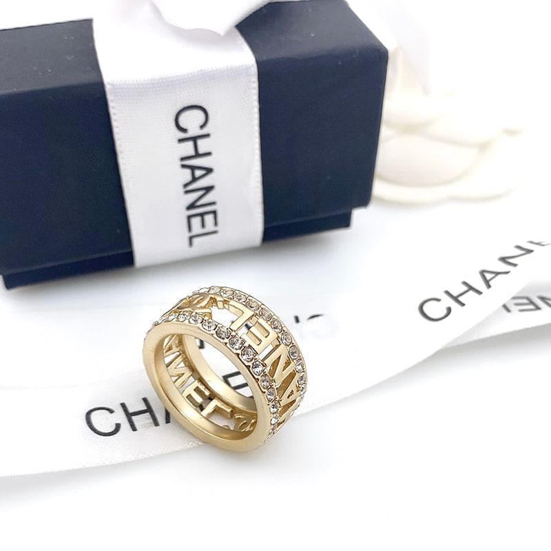 Chanel Diamond 18K Gold Ring product image 8, provided for visual reference and product detail review