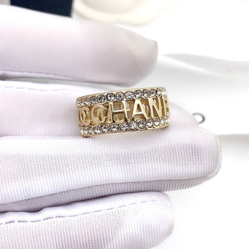 Chanel Diamond 18K Gold Ring product image 7, provided for visual reference and product detail review