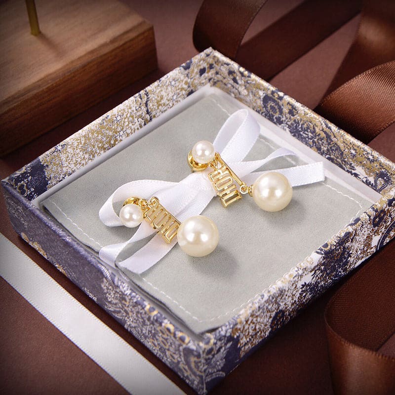 Dior Tribales Clip 18K Gold Earrings product image 3, provided for visual reference and product detail review
