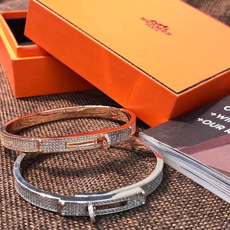 Hermes Kelly Diamonds 18K Yellow Gold Bracelet product image 2, provided for visual reference and product detail review