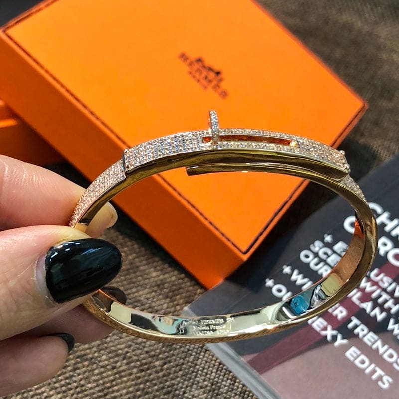 Hermes Kelly Diamonds 18K White Gold Bracelet product image 3, provided for visual reference and product detail review