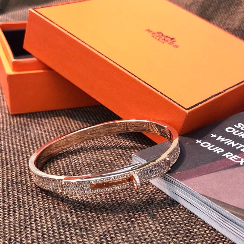 Hermes Kelly Diamonds 18K Yellow Gold Bracelet product image 5, provided for visual reference and product detail review