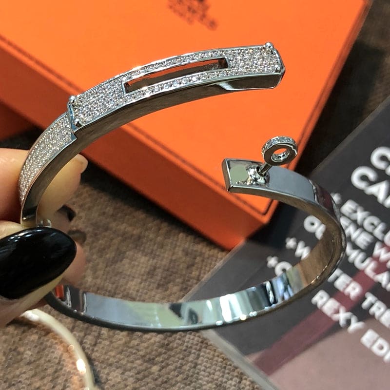 Hermes Kelly Diamonds 18K White Gold Bracelet product image 4, provided for visual reference and product detail review