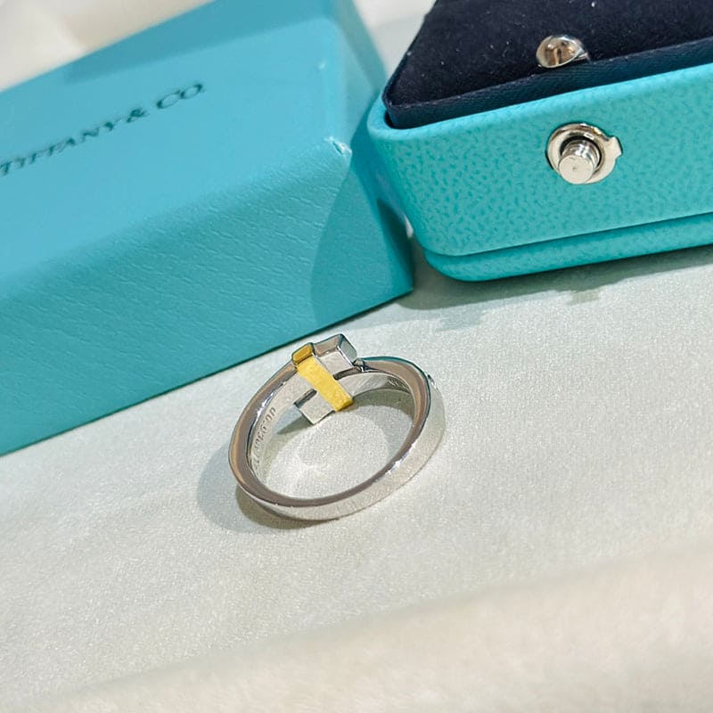 Tiffany Edge Bypass 18K Gold Ring product image 7, provided for visual reference and product detail review