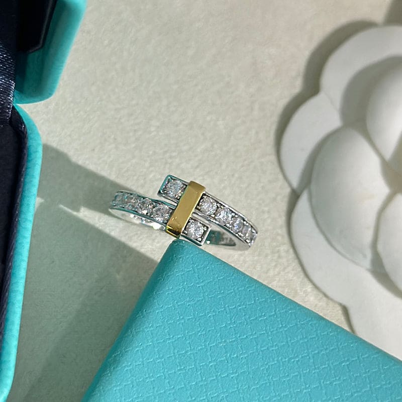 Tiffany Edge Bypass 18K Gold Ring product image 6, provided for visual reference and product detail review