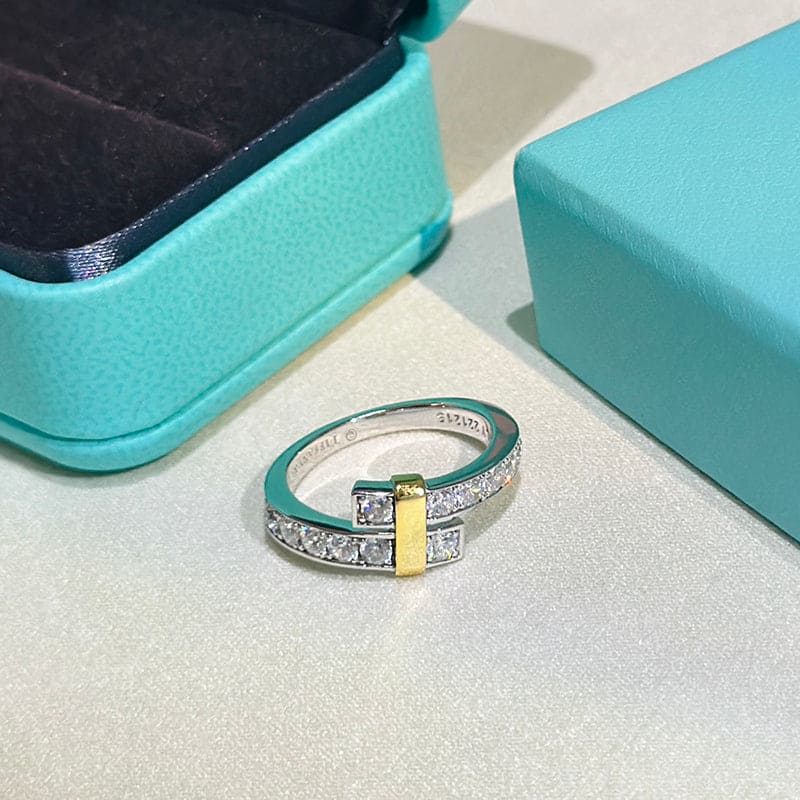 Tiffany Edge Bypass 18K Gold Ring product image 4, provided for visual reference and product detail review
