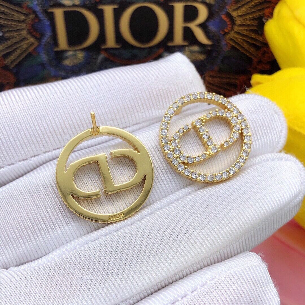 Dior 30 Montaigne 18K Gold Earrings product image 2, provided for visual reference and product detail review