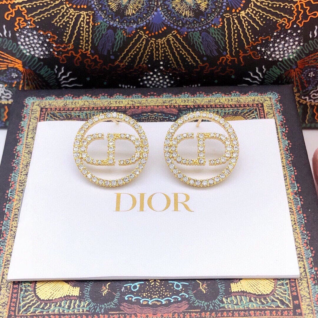 Dior 30 Montaigne 18K Gold Earrings product image 4, provided for visual reference and product detail review