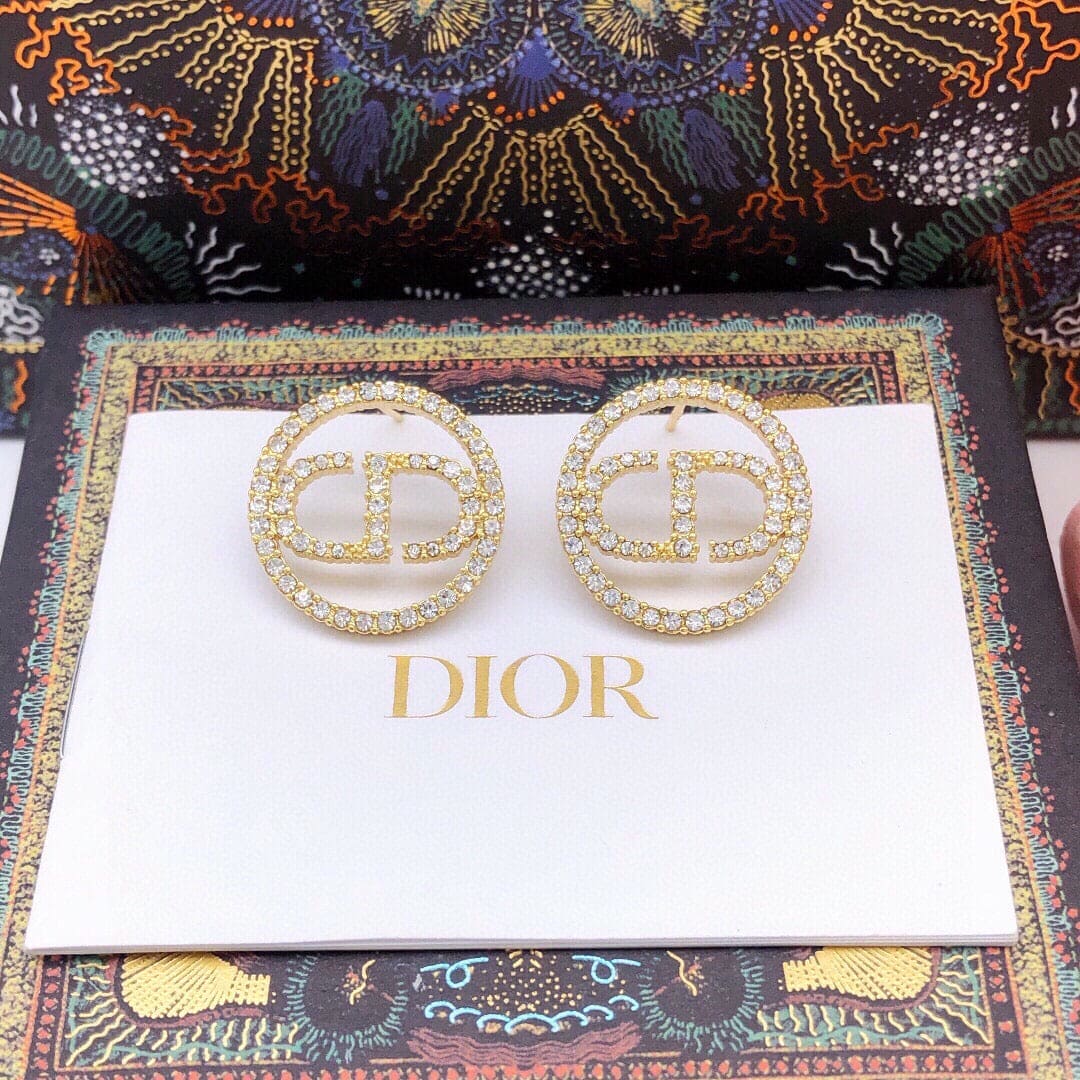 Dior 30 Montaigne 18K Gold Earrings product image 4, provided for visual reference and product detail review