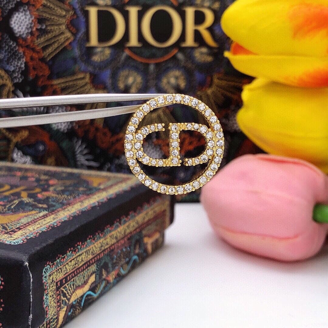 Dior 30 Montaigne 18K Gold Earrings product image 5, provided for visual reference and product detail review