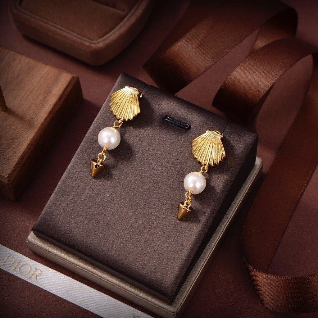 Dior Sea Garden 18K Gold Earrings product image 5, provided for visual reference and product detail review