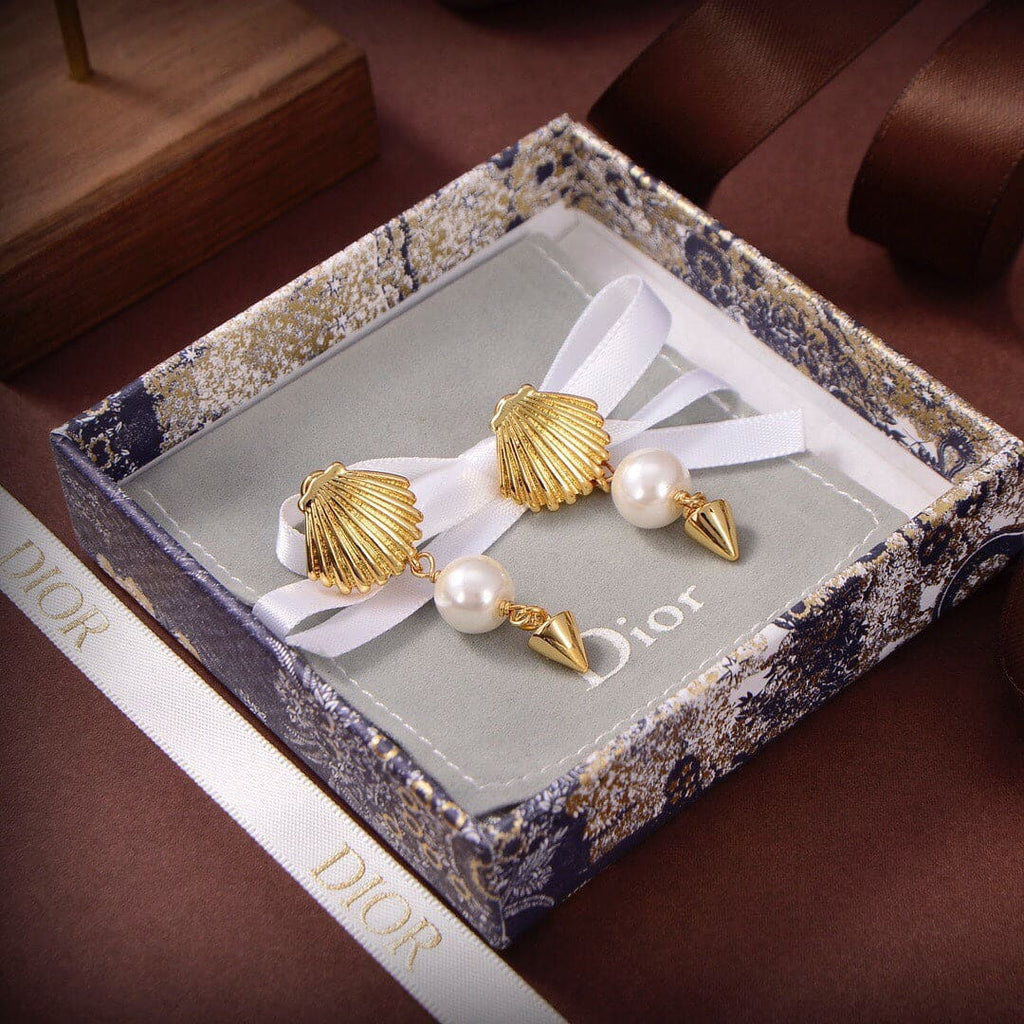 Dior Sea Garden 18K Gold Earrings product image 7, provided for visual reference and product detail review