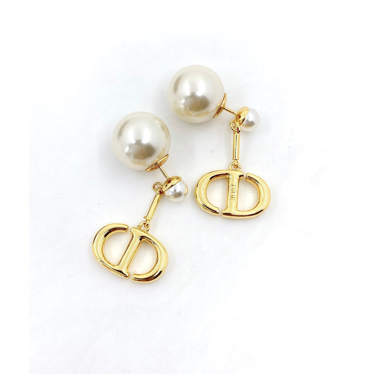 Tribales Pearl 18K Gold Earrings product image 5, provided for visual reference and product detail review