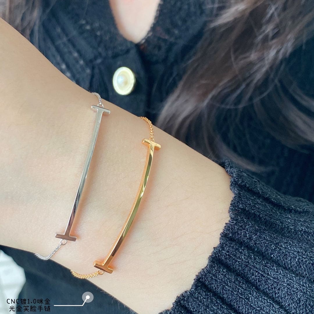 Tiffany Smile 18K Gold Bracelet product image 10, provided for visual reference and product detail review