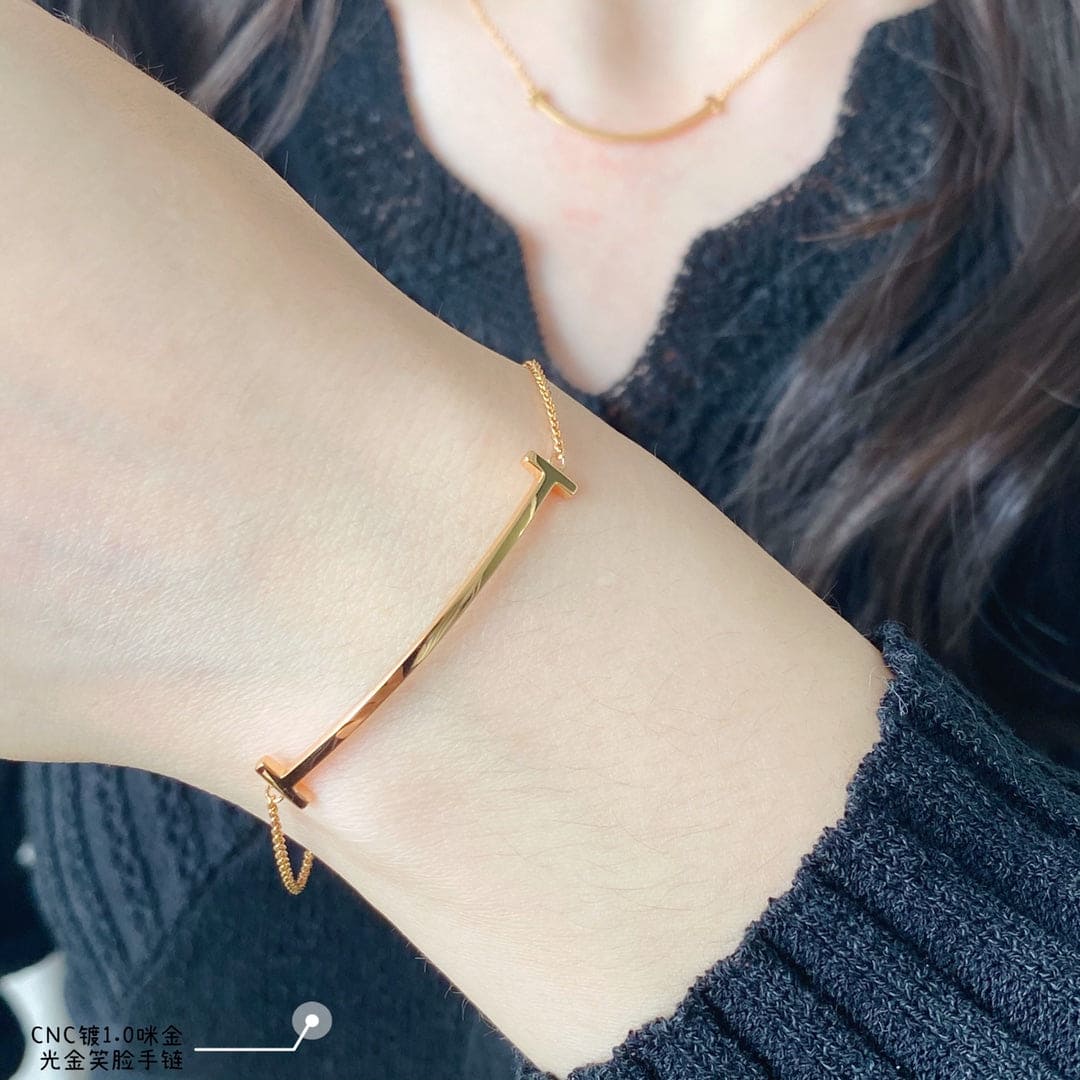 Tiffany Smile 18K Gold Bracelet product image 3, provided for visual reference and product detail review