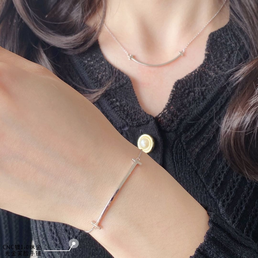 Tiffany Smile 18K Gold Bracelet product image 5, provided for visual reference and product detail review