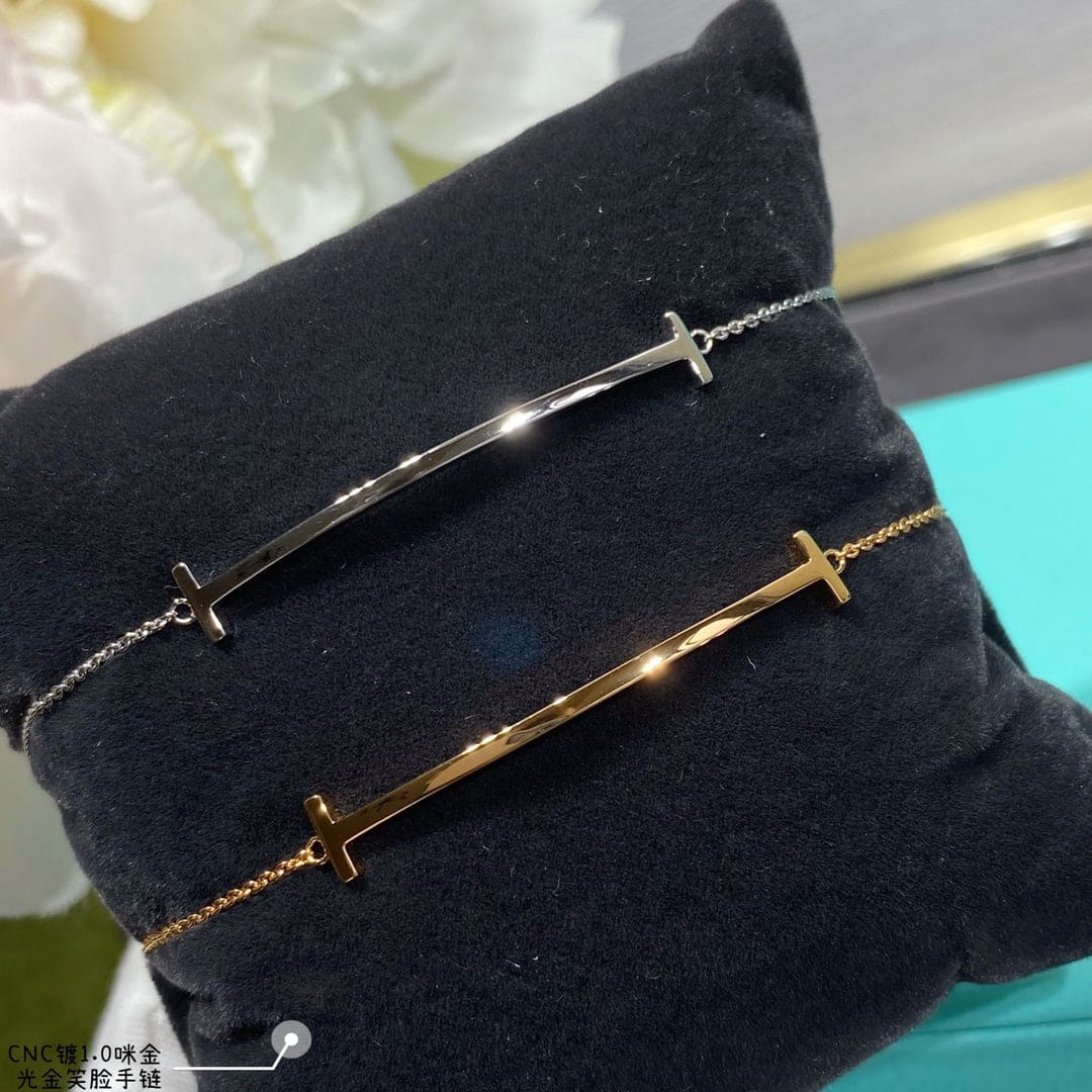 Tiffany Smile 18K Gold Bracelet product image 6, provided for visual reference and product detail review