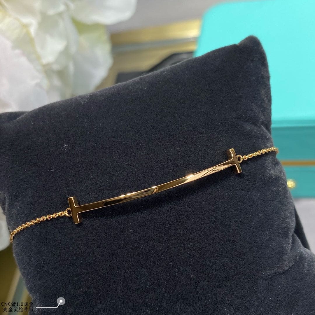 Tiffany Smile 18K Gold Bracelet product image 8, provided for visual reference and product detail review