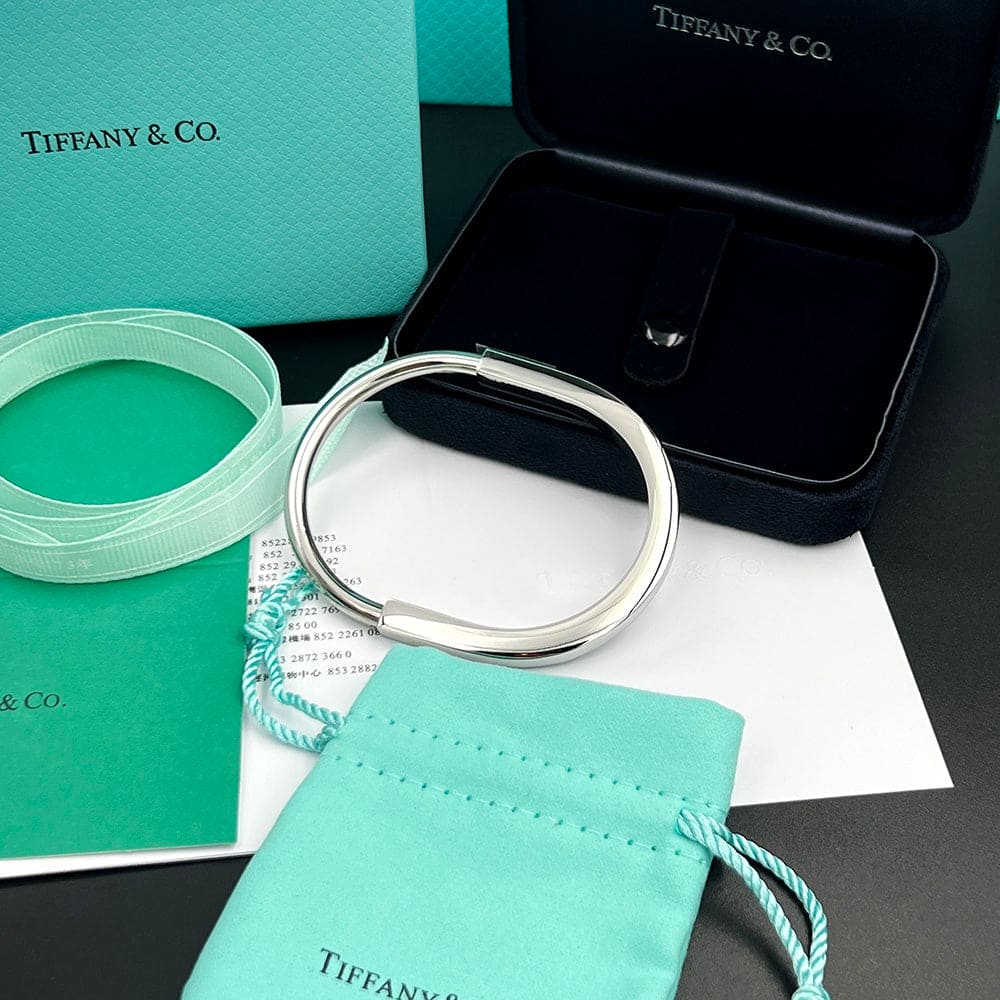 Tiffany Lock Bangle 18K Gold Bracelet product image 14, provided for visual reference and product detail review