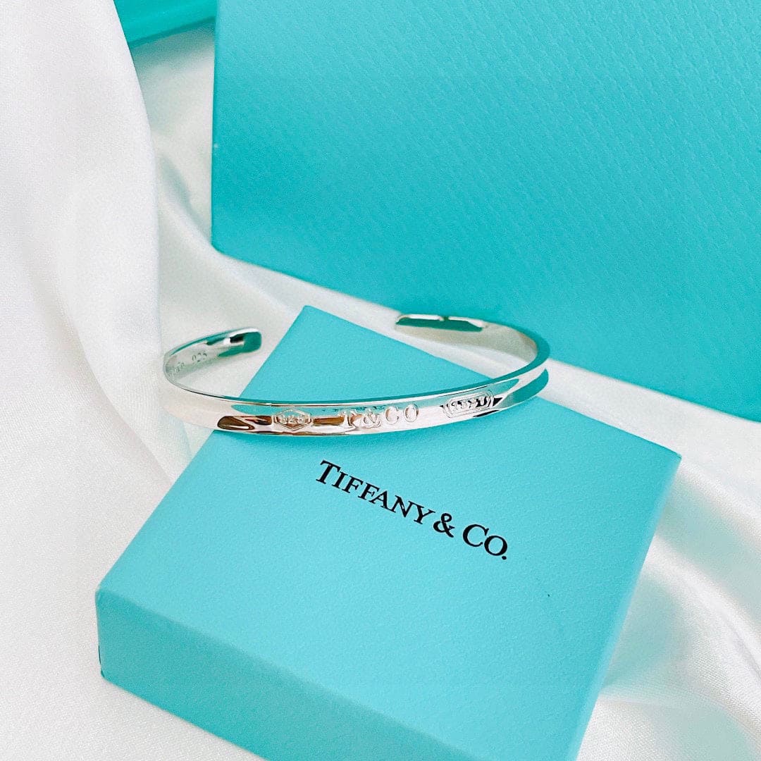 Tiffany 1837 Cuff 18K Gold Bracelet product image 3, provided for visual reference and product detail review