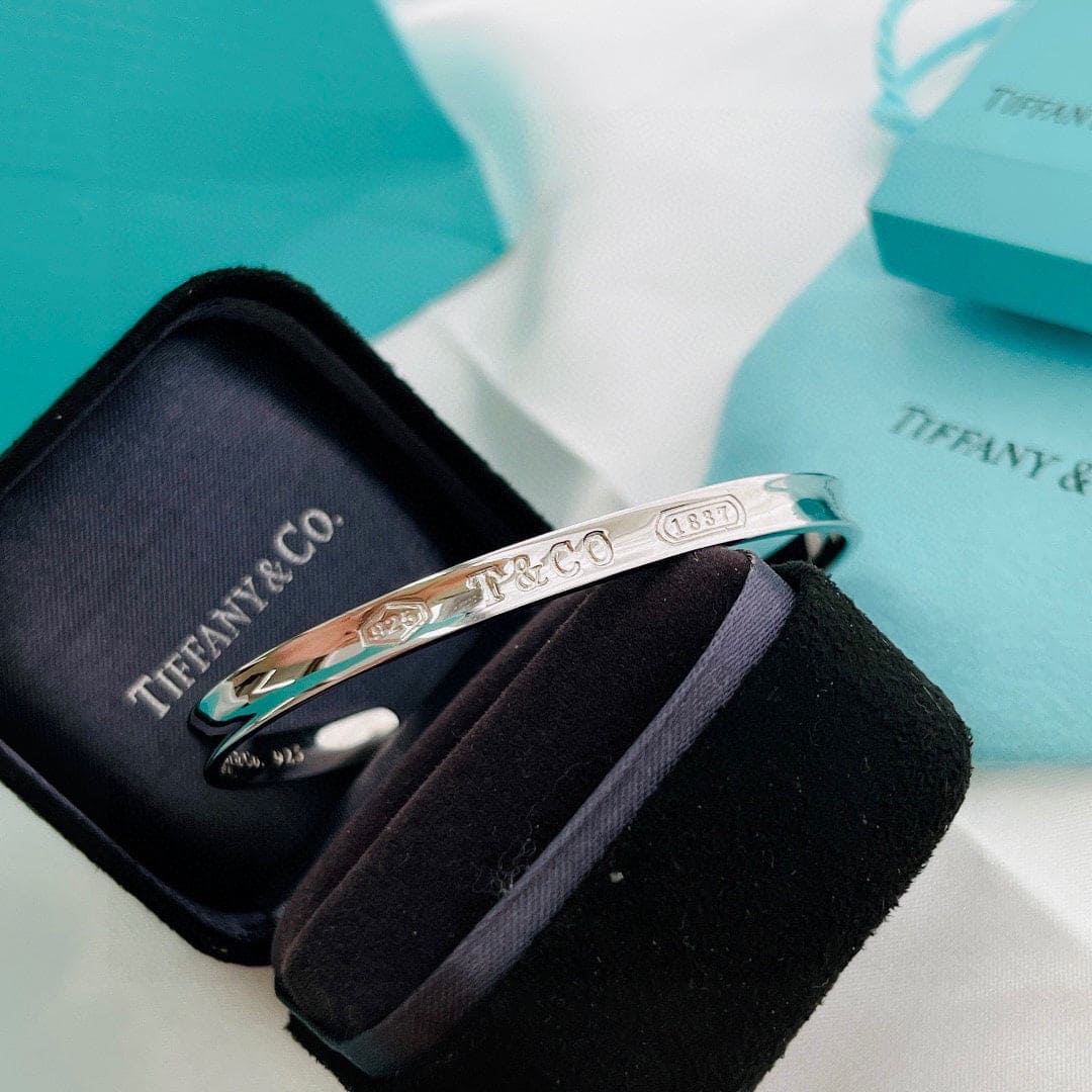 Tiffany 1837 Cuff 18K Gold Bracelet product image 5, provided for visual reference and product detail review