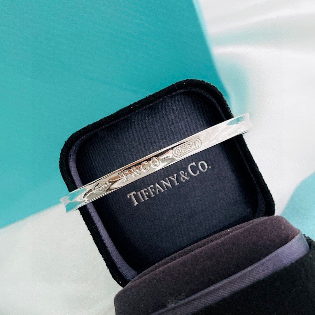 Tiffany 1837 Cuff 18K Gold Bracelet product image 7, provided for visual reference and product detail review