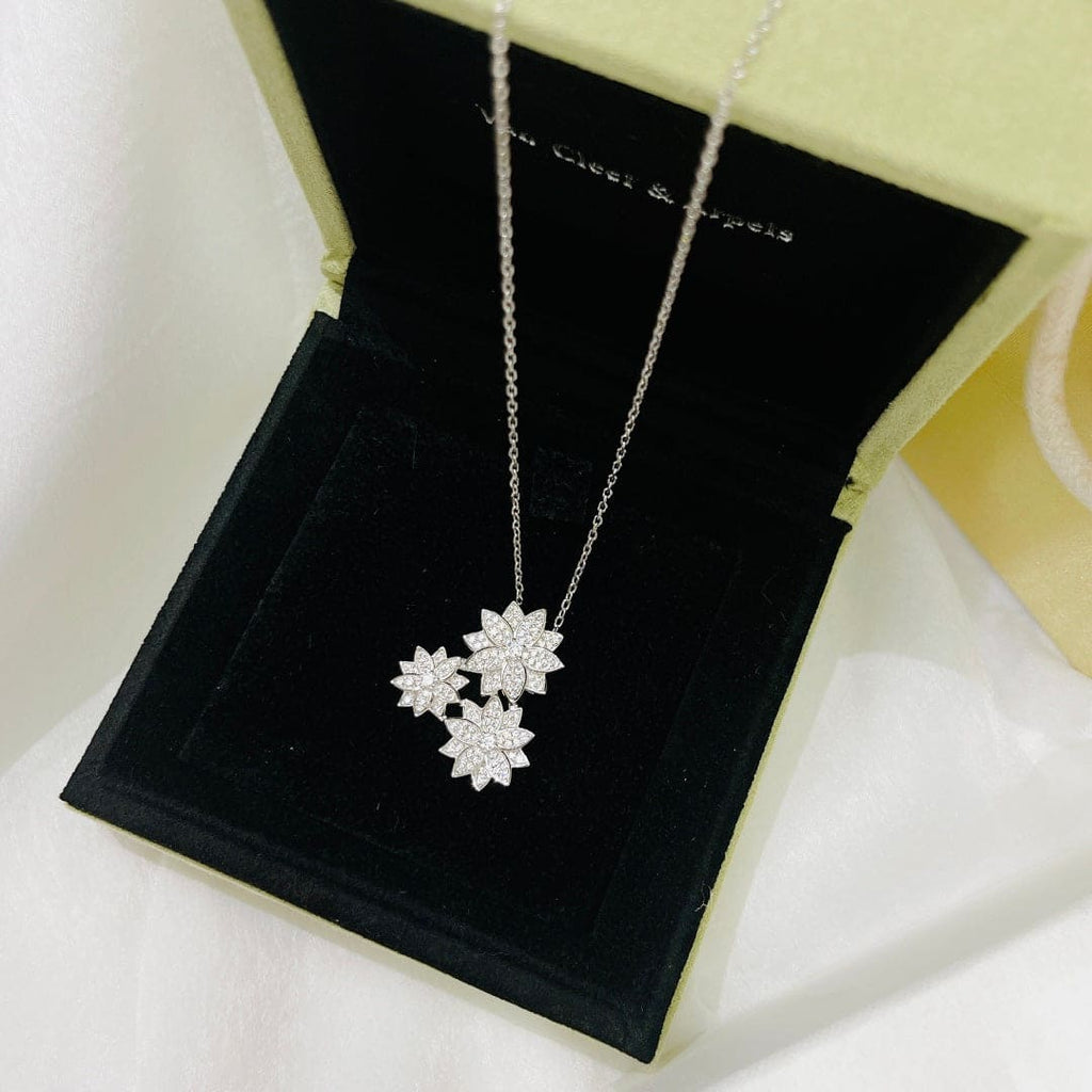 Three Flowers Lotus 18K Gold Necklace product image 6, provided for visual reference and product detail review