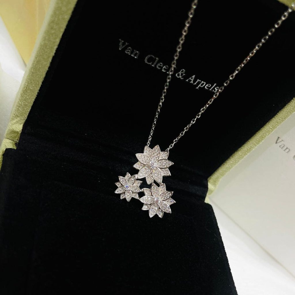 Three Flowers Lotus 18K Gold Necklace product image 8, provided for visual reference and product detail review