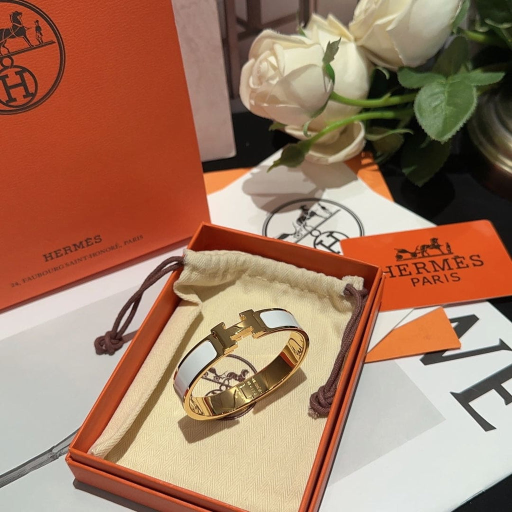 Hermes White Clic 18K Gold Bracelet product image 4, provided for visual reference and product detail review