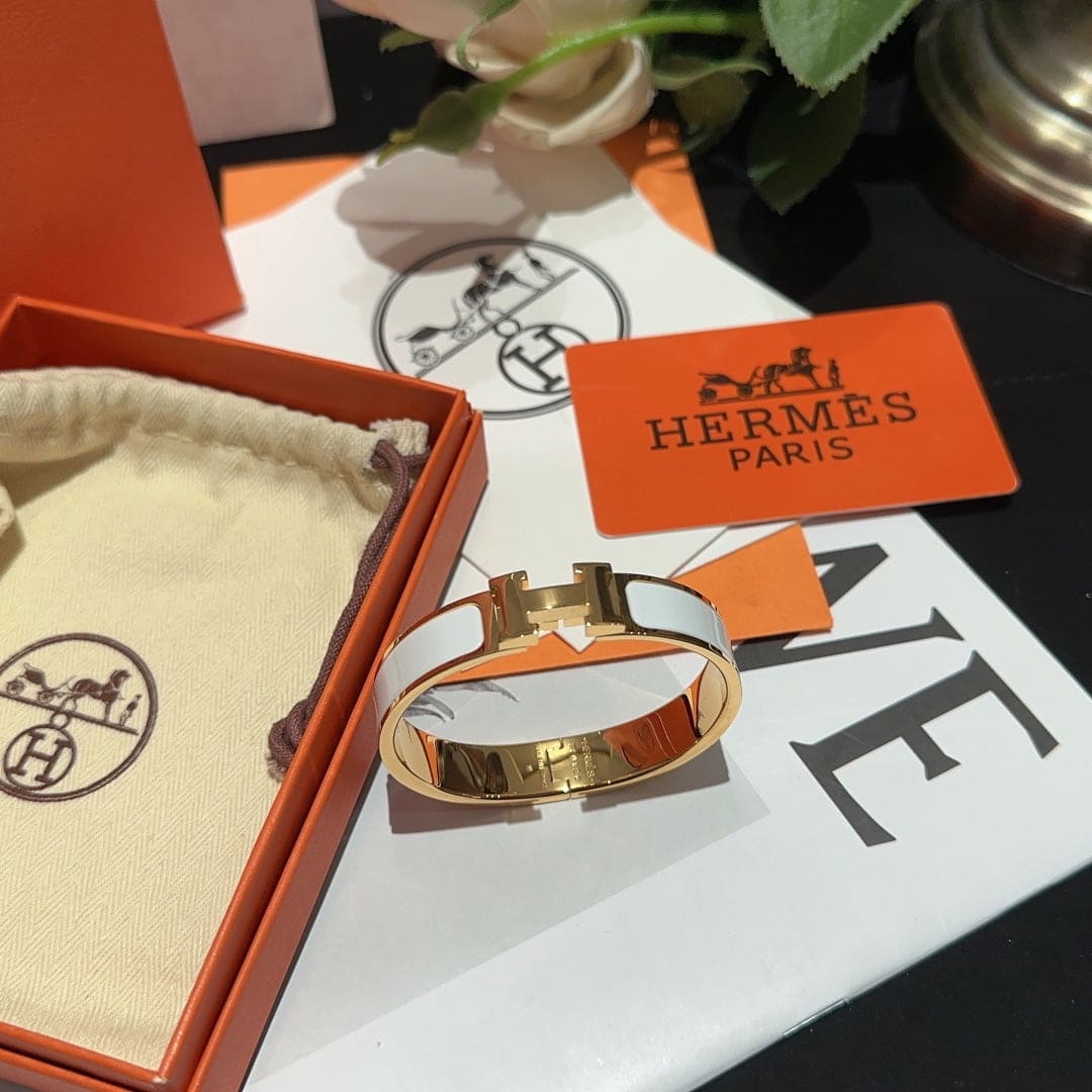 Hermes White Clic 18K Gold Bracelet product image 5, provided for visual reference and product detail review