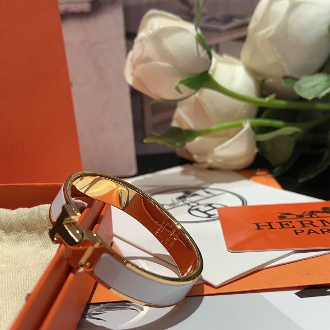 Hermes White Clic 18K Gold Bracelet product image 7, provided for visual reference and product detail review