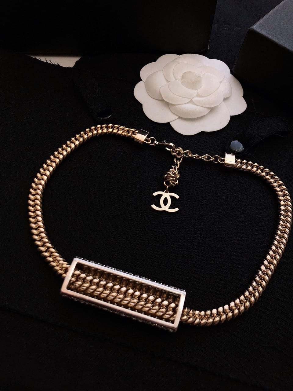 Chanel Diamonds Chain 18K Gold Necklace product image 6, provided for visual reference and product detail review