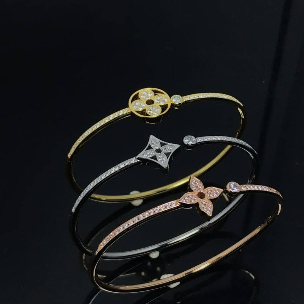 Louis Vuitton Idylle Blossom Twist 18K Gold Bracelet product image 5, provided for visual reference and product detail review