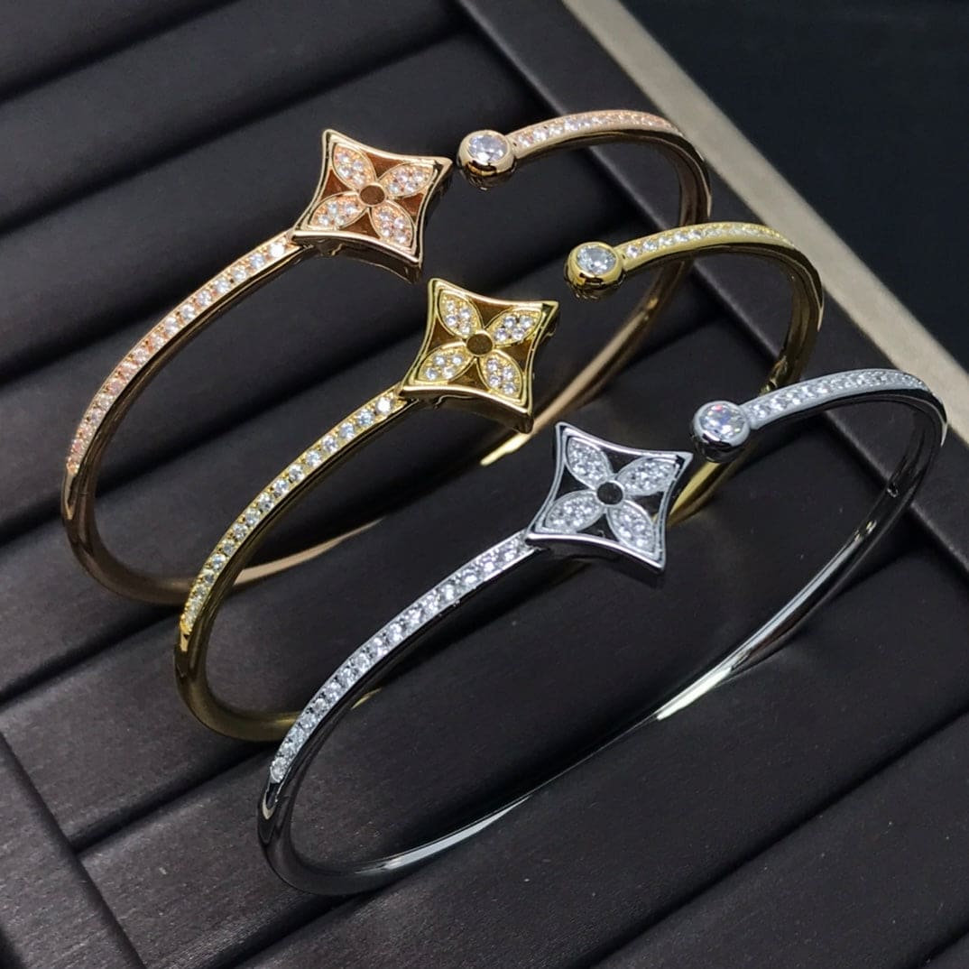 Louis Vuitton Idylle Blossom Twist 18K Gold Bracelet product image 5, provided for visual reference and product detail review
