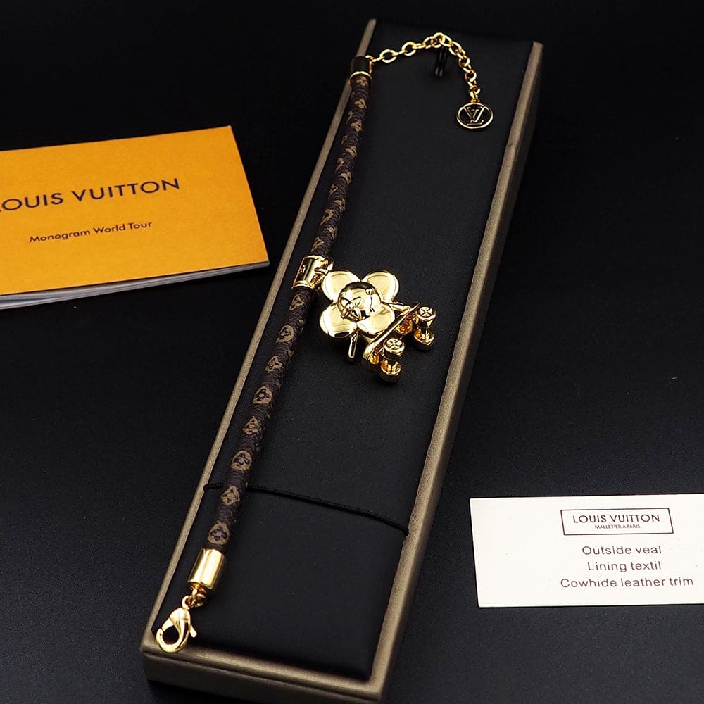 Louis Vuitton VIVIENNE KICK FLIP 18K Gold Bracelet product image 6, provided for visual reference and product detail review