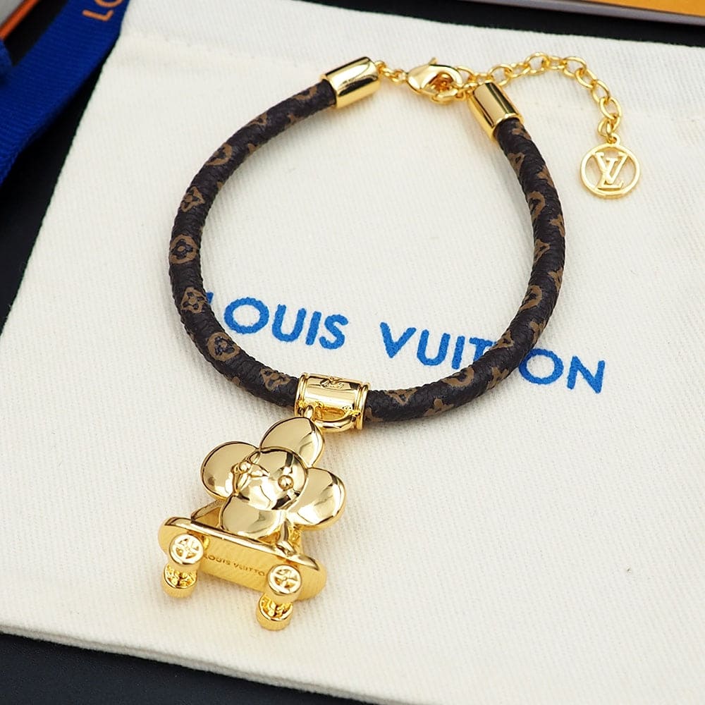 Louis Vuitton VIVIENNE KICK FLIP 18K Gold Bracelet product image 7, provided for visual reference and product detail review