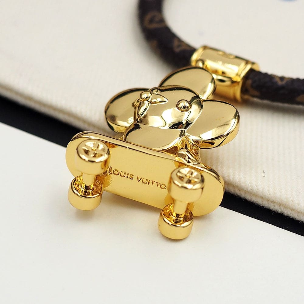 Louis Vuitton VIVIENNE KICK FLIP 18K Gold Bracelet product image 8, provided for visual reference and product detail review
