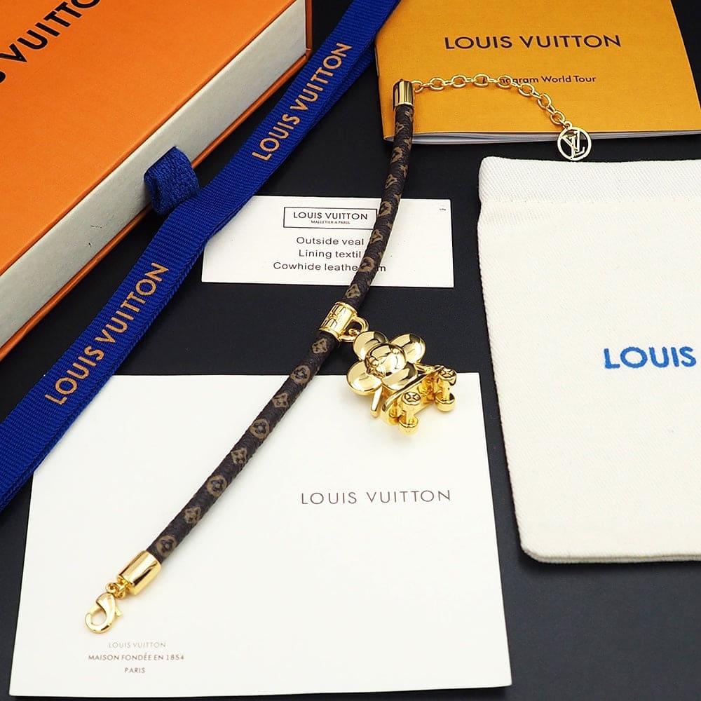 Louis Vuitton VIVIENNE KICK FLIP 18K Gold Bracelet product image 9, provided for visual reference and product detail review