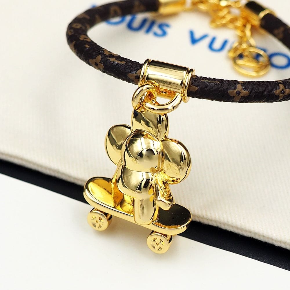 Louis Vuitton VIVIENNE KICK FLIP 18K Gold Bracelet product image 10, provided for visual reference and product detail review