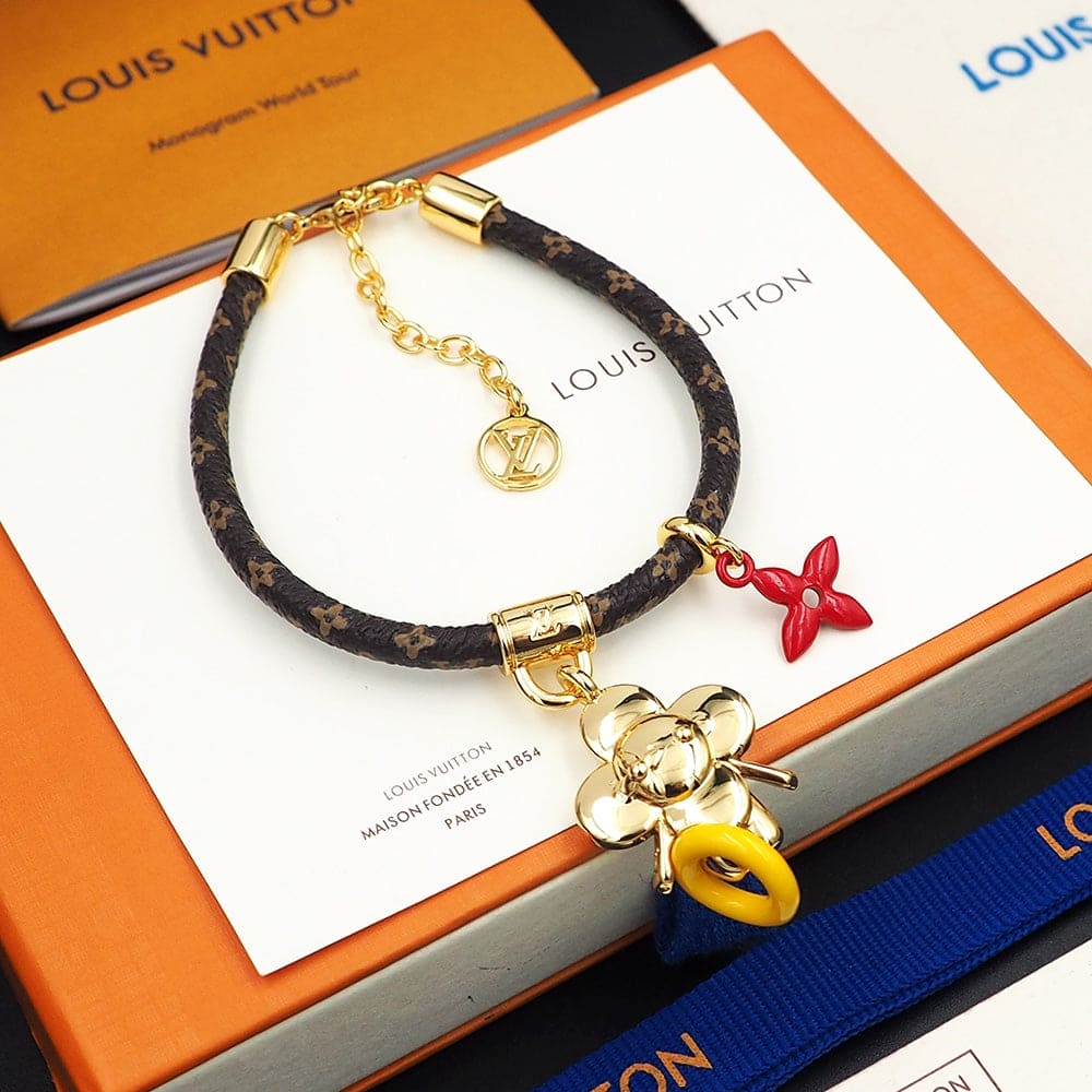 Louis Vuitton VIVIENNE POOL 18K Gold Bracelet product image 8, provided for visual reference and product detail review