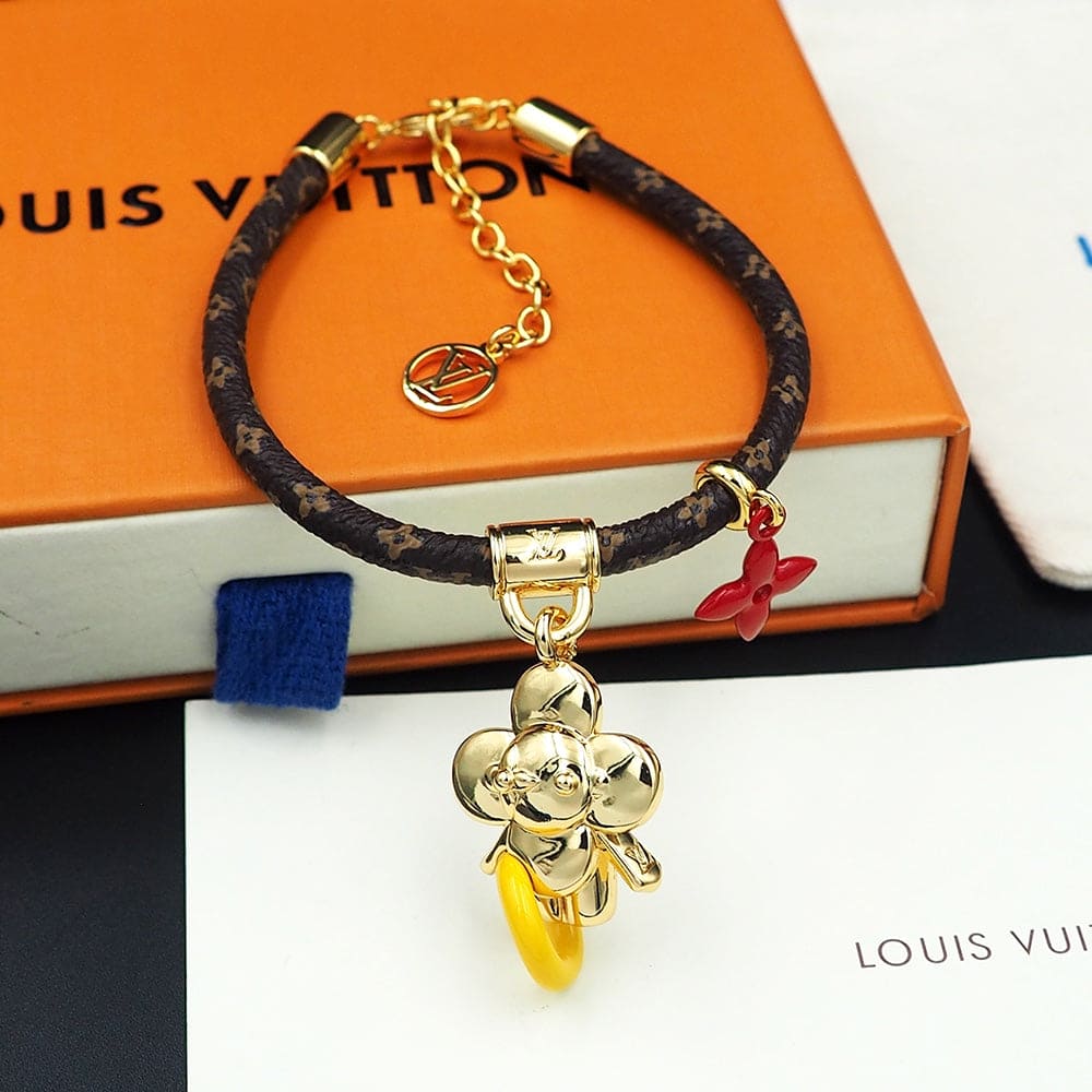 Louis Vuitton VIVIENNE POOL 18K Gold Bracelet product image 3, provided for visual reference and product detail review