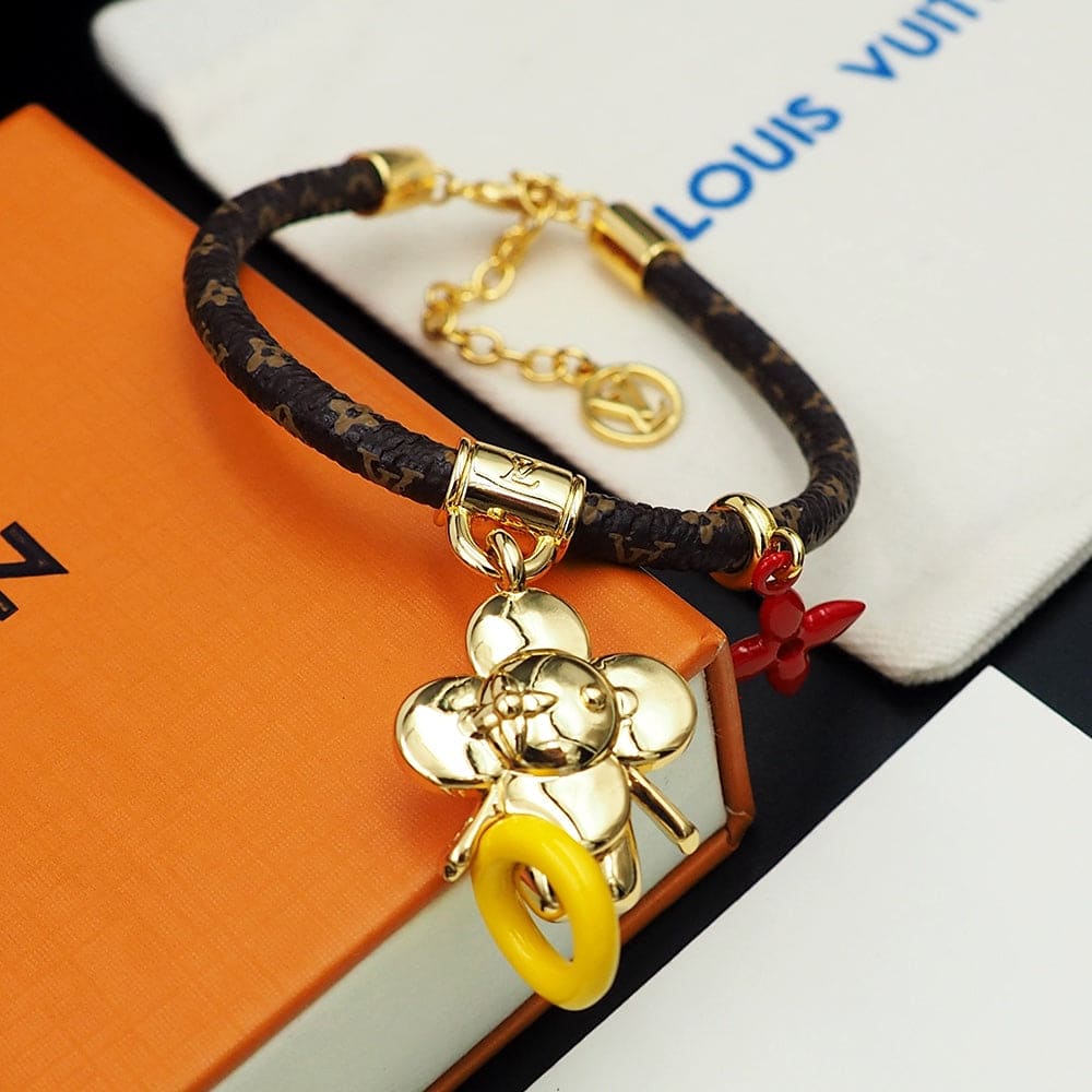 Louis Vuitton VIVIENNE POOL 18K Gold Bracelet product image 10, provided for visual reference and product detail review