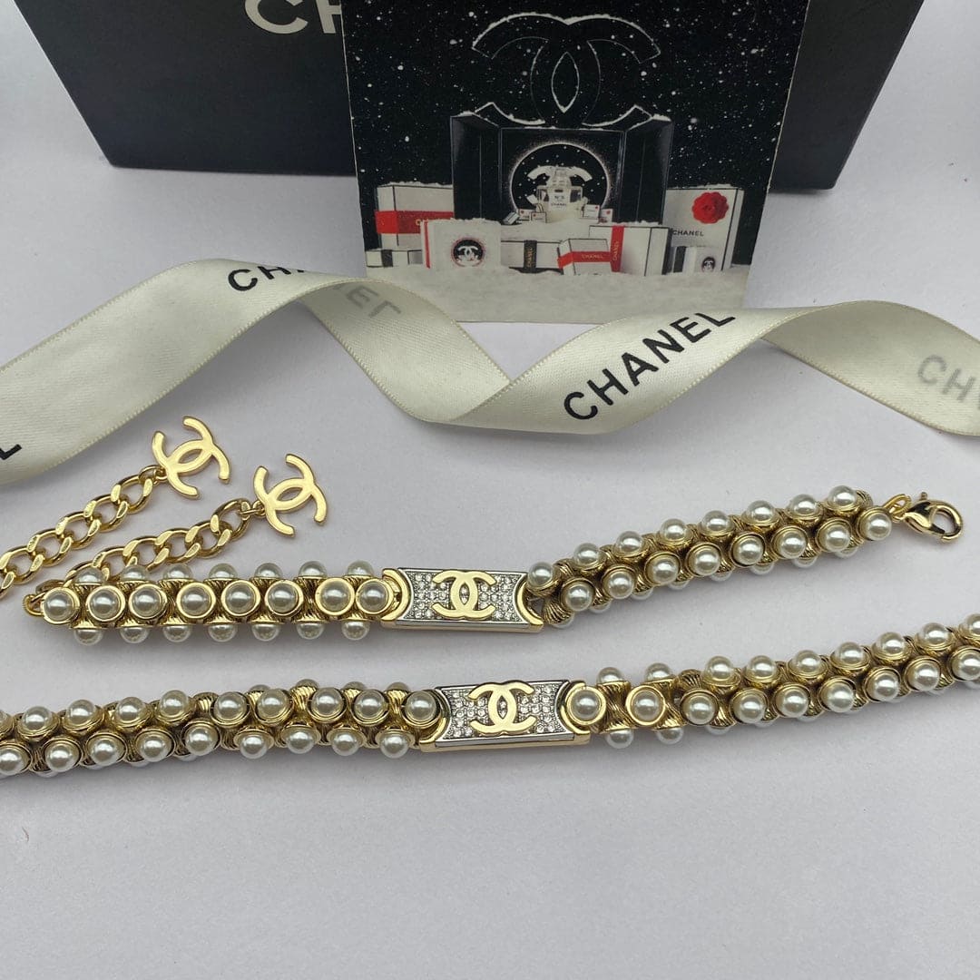 Chanel Pearls Chain 18K Gold Necklace product image 2, provided for visual reference and product detail review
