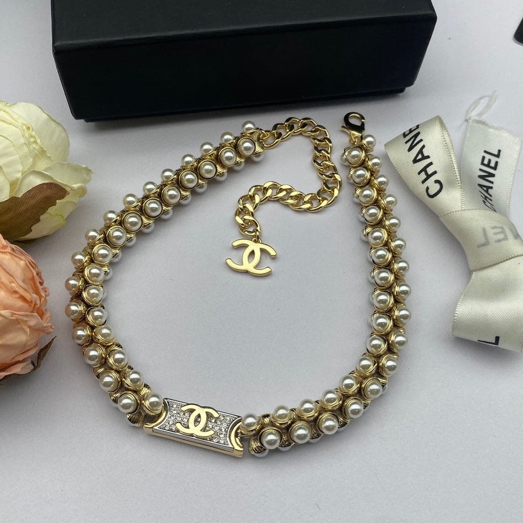Chanel Pearls Chain 18K Gold Necklace product image 4, provided for visual reference and product detail review