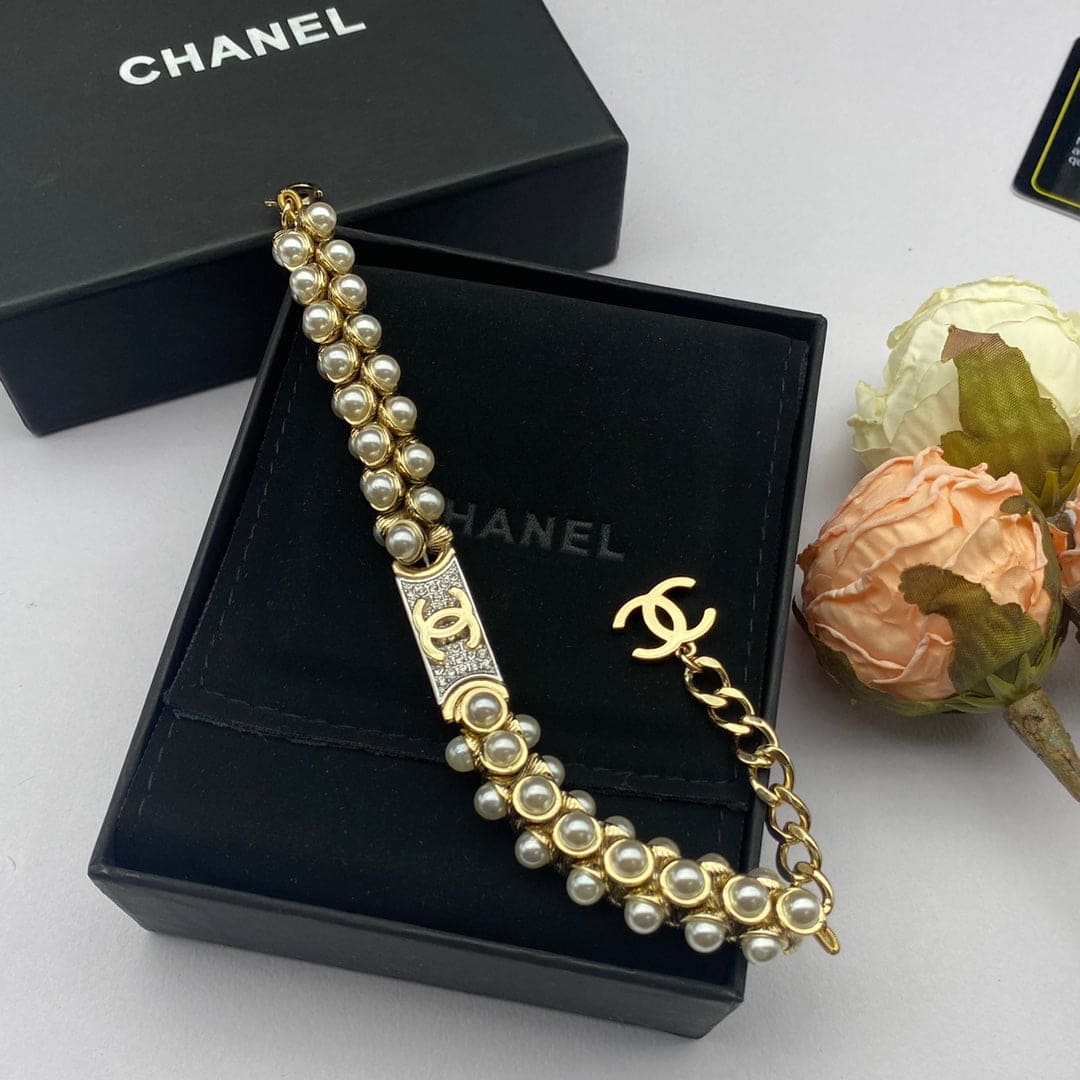 Chanel Pearls Chain 18K Gold Necklace product image 5, provided for visual reference and product detail review